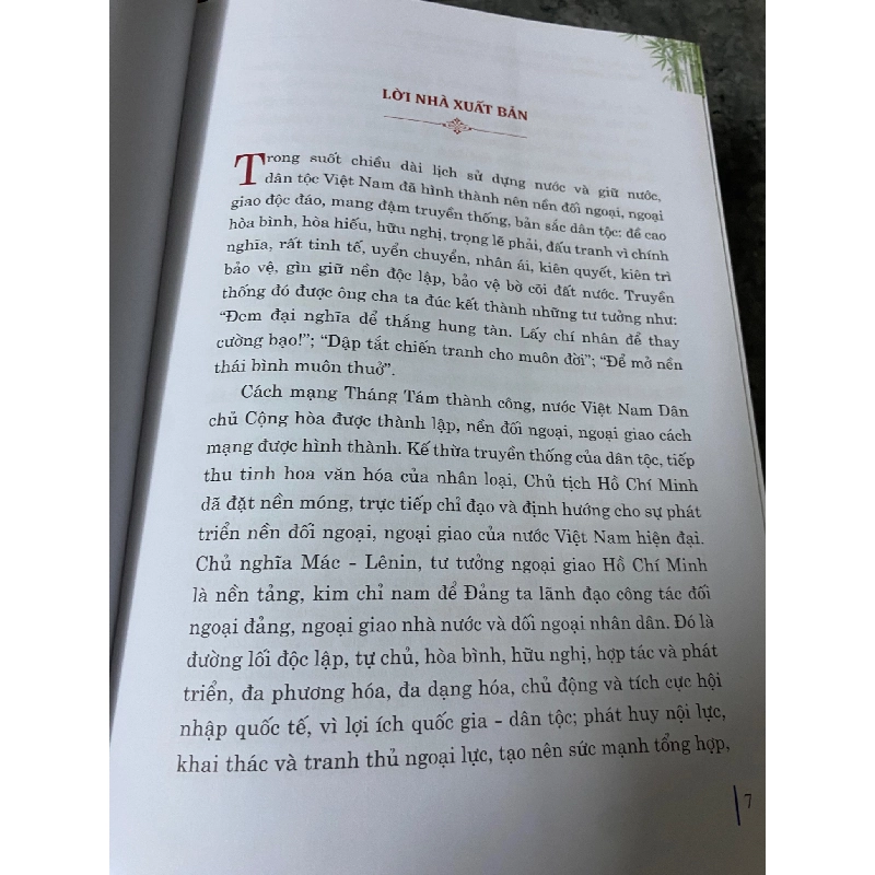 Xây dựng và phát triển nền đối ngoại, ngoại giao Việt Nam toàn diện, hiện đại, mang đậm bản sắc “cây tre Việt Nam” (bìa cứng)- Nguyễn Phú Trọng- sách mới 98% 787526