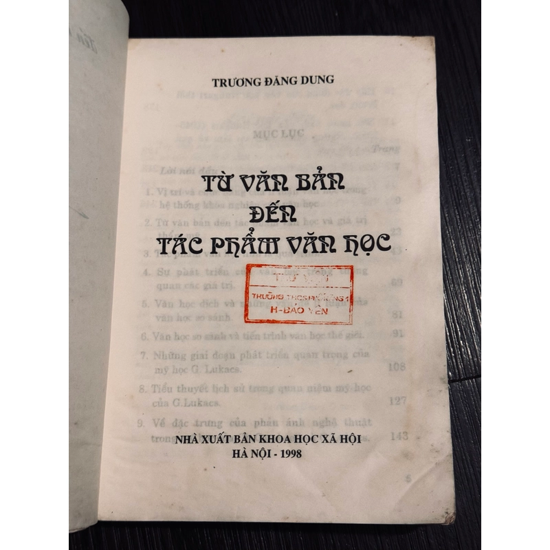 Từ văn bản đến tác phẩm văn học 552660