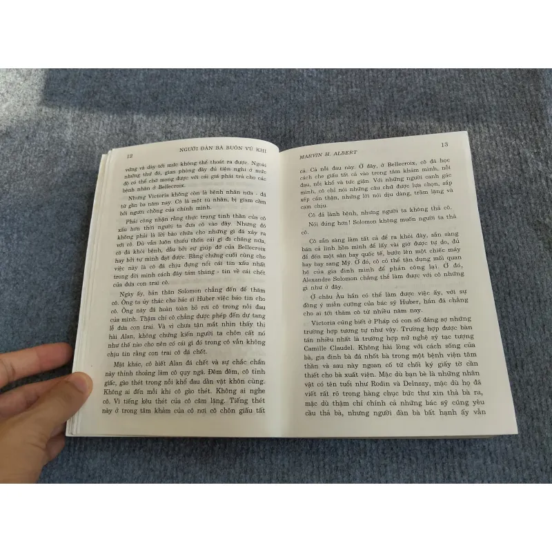 NGƯỜI ĐÀN BÀ BUÔN VŨ KHÍ - MARVIN H.ALBERT 574320