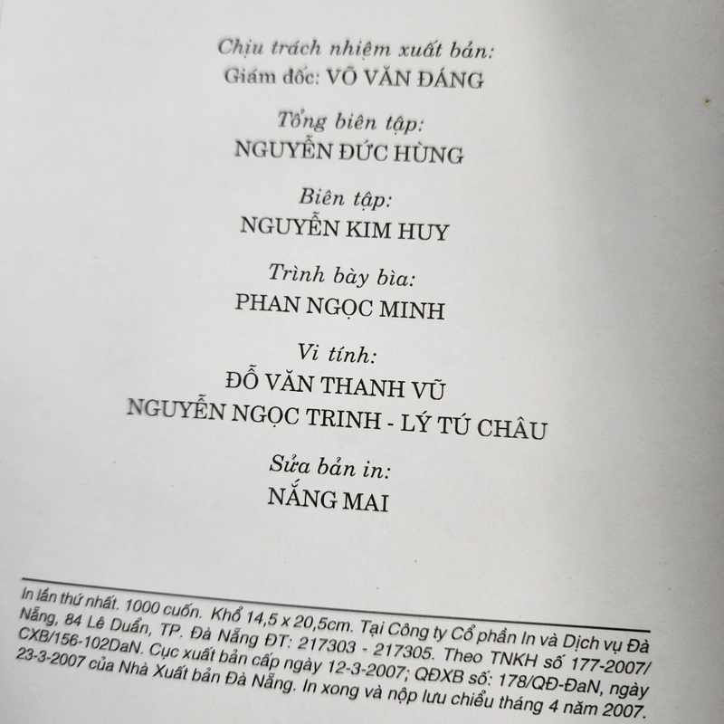 Chân dung một thế hệ | Tần Hoài Dạ Vũ. Nguyễn Đông Nhật  502442