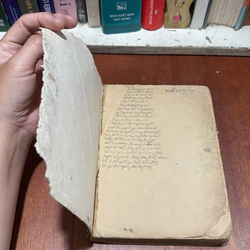 [Sách Thiếu Trang] - II Sách Xưa: Thơ _ Tố Hữu - 1976 796269