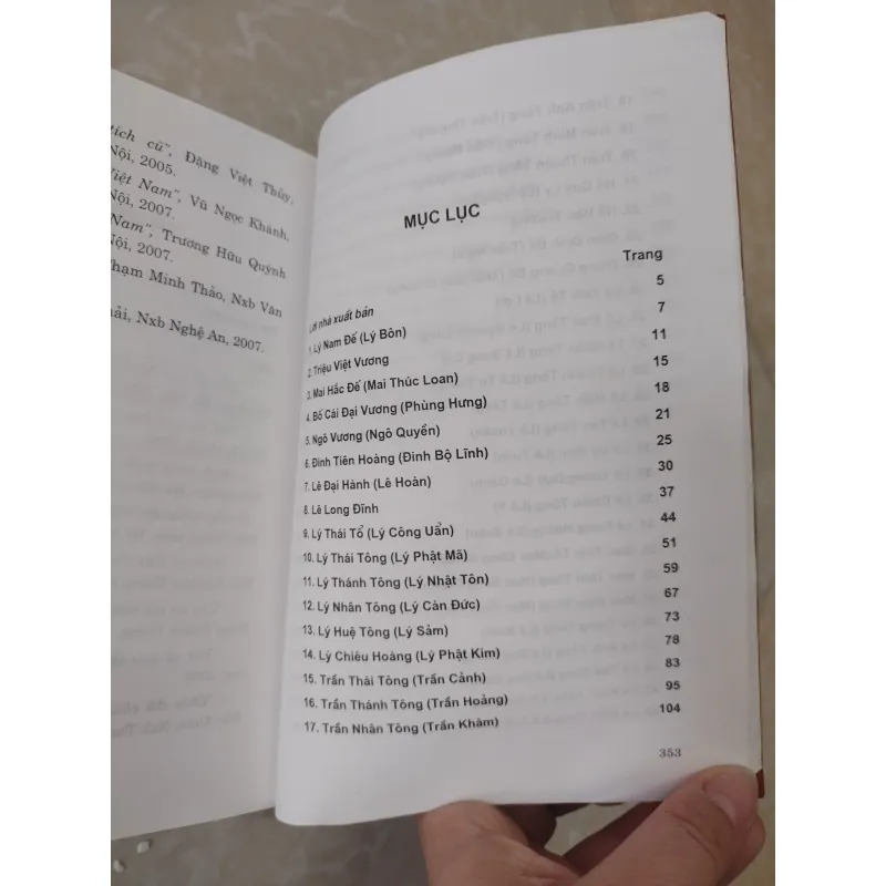 Sách: 54 vị hoàng đế Việt Nam Tác giả: Đặng Việt Thuỷ - Đặng Thành Trung 707597