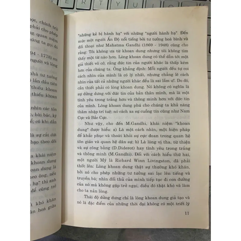 BÀN VỀ KHOAN DUNG TRONG VĂN HÓA - HUỲNH KHÁI VINH & NGUYỄN THANH TUẤN 736956