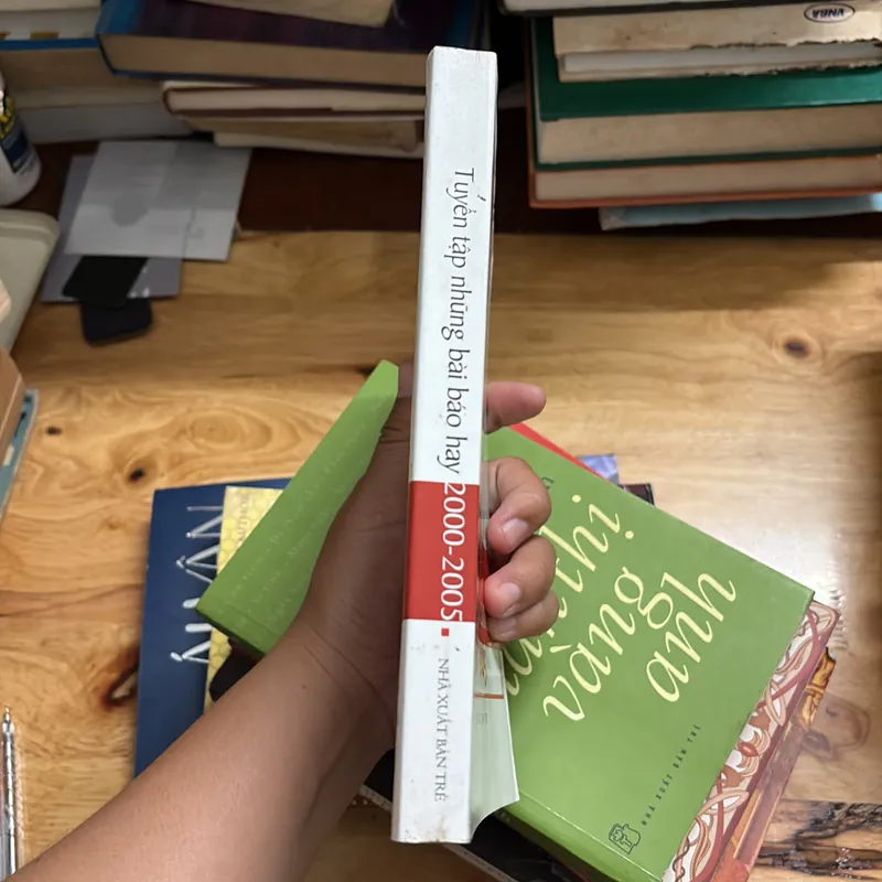 II Tựa sách: Tuyển Tập Những Bài Báo Hay 2000 • 2005 - Tuổi Trẻ - 2005 700963