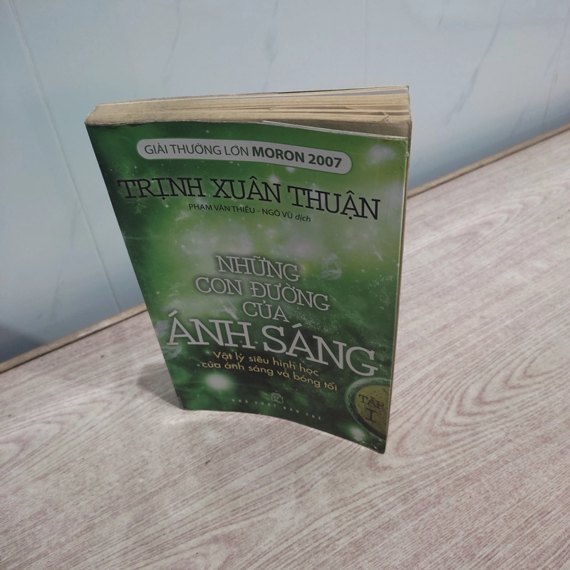 Sách khoa học - NHỮNG CON ĐƯỜNG CỦA ÁNH SÁNG 01 - Trịnh Xuân Thuận 201508