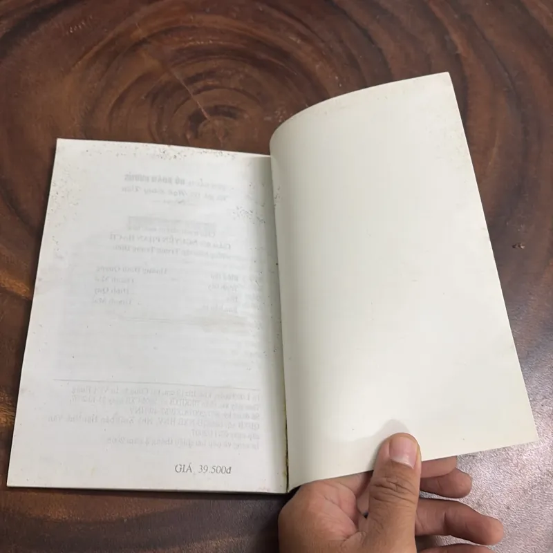 II Văn Học: Hồ Xuân Hương - Ngô Lăng Vân - 2008 1022455