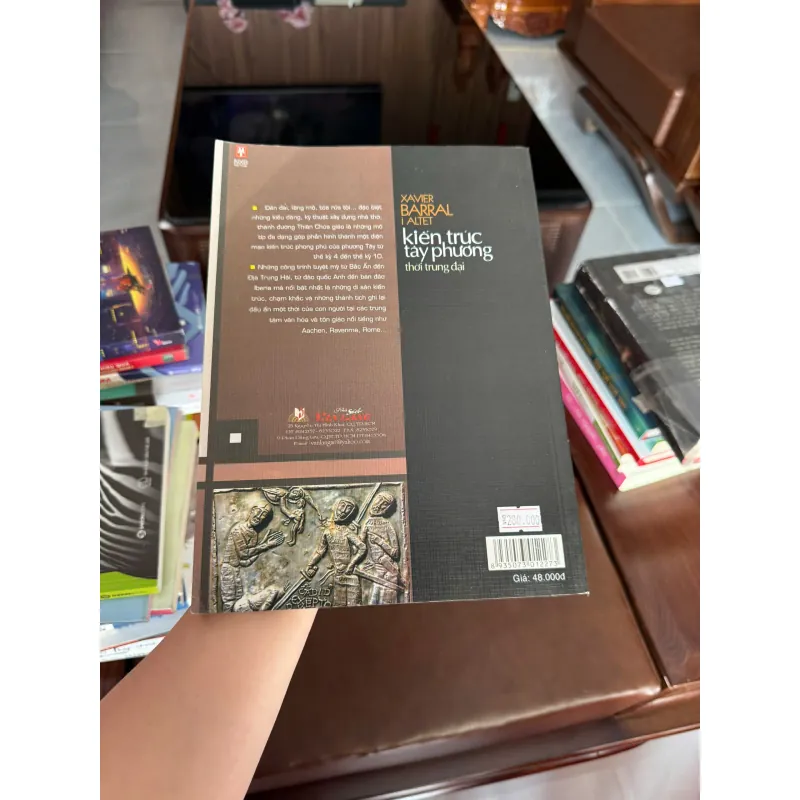 KIẾN TRÚC TÂY PHƯƠNG THỜI TRUNG ĐẠI – Xavier Barral i Altet - K3 1006547