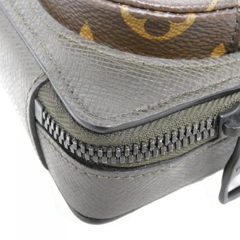 Túi đeo vai Louis Vuitton Taiga Rama Fonbox M30581 - Hàng hiệu Chính hãng 805759