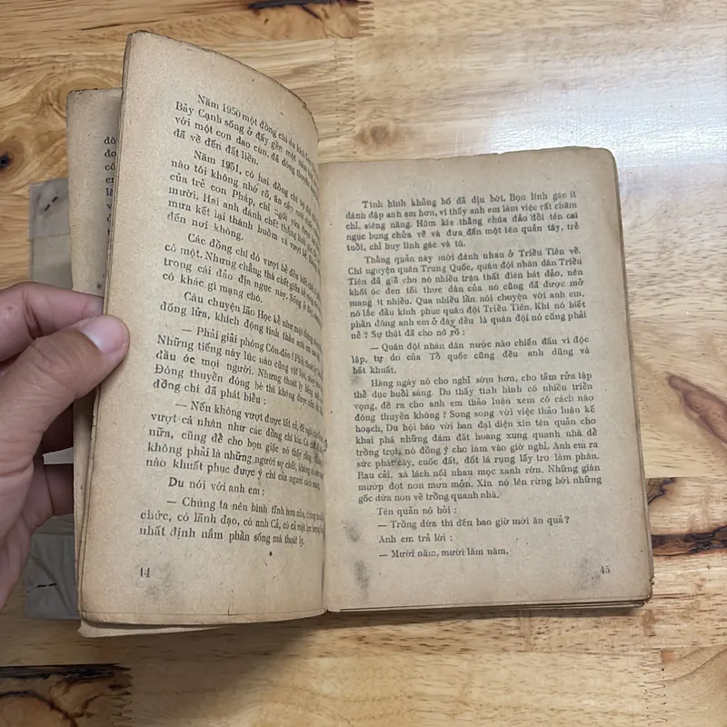 II Sách Xưa: Vượt Qua Côn Đảo (Tiểu Thuyết) - Phùng Quán - 1987 686625