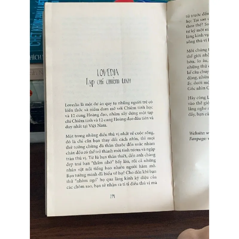 Lạc nhau giữa ngân hà – Nhóm Hit Lovedia (Asbooks) 560735