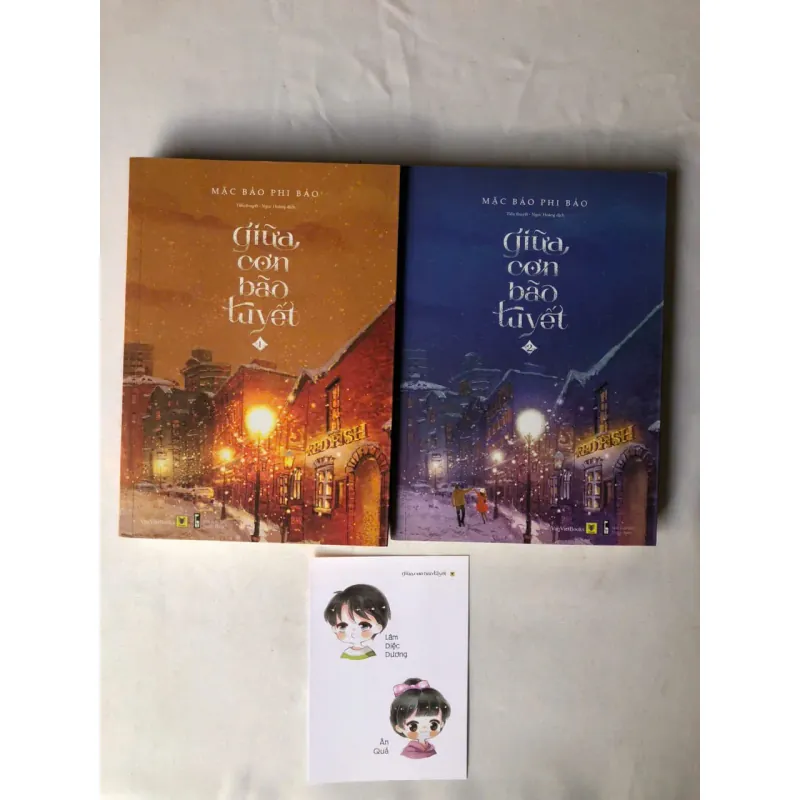 Trọn bộ 2 tập Giữa Cơn Bão Tuyết - Mặc Bảo Phi Bảo (kèm phụ kiện như hình) 790425