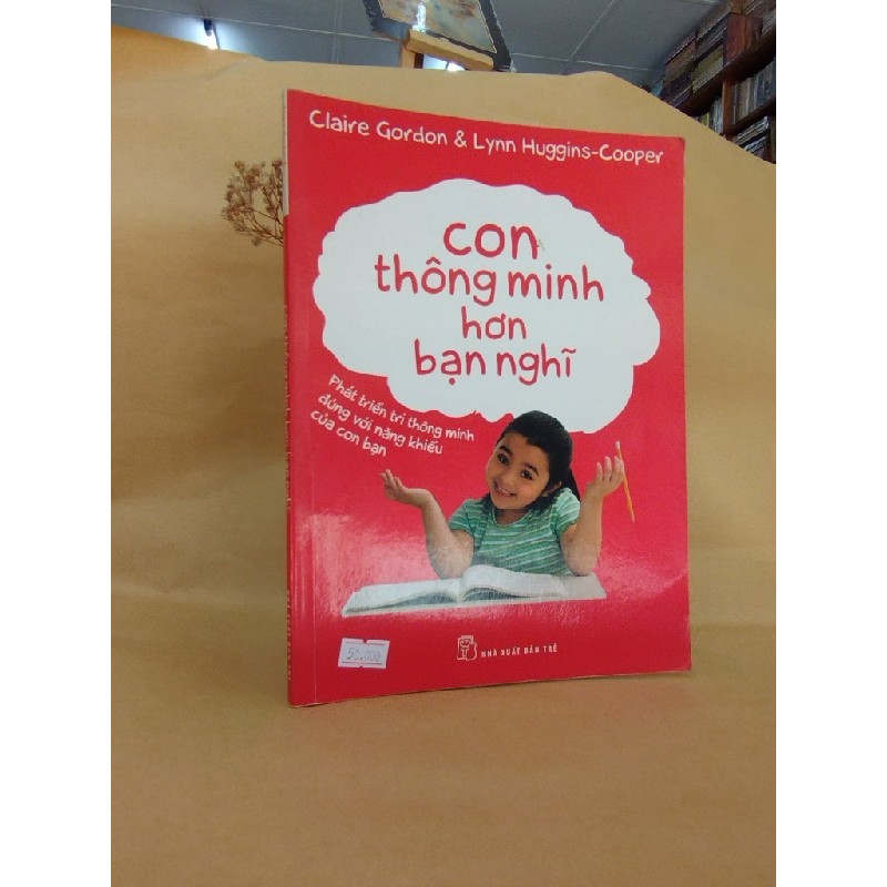 Con Thông Minh Hơn Bạn Nghĩ - Claire Gordon & Lynn Huggins - Cooper 126944