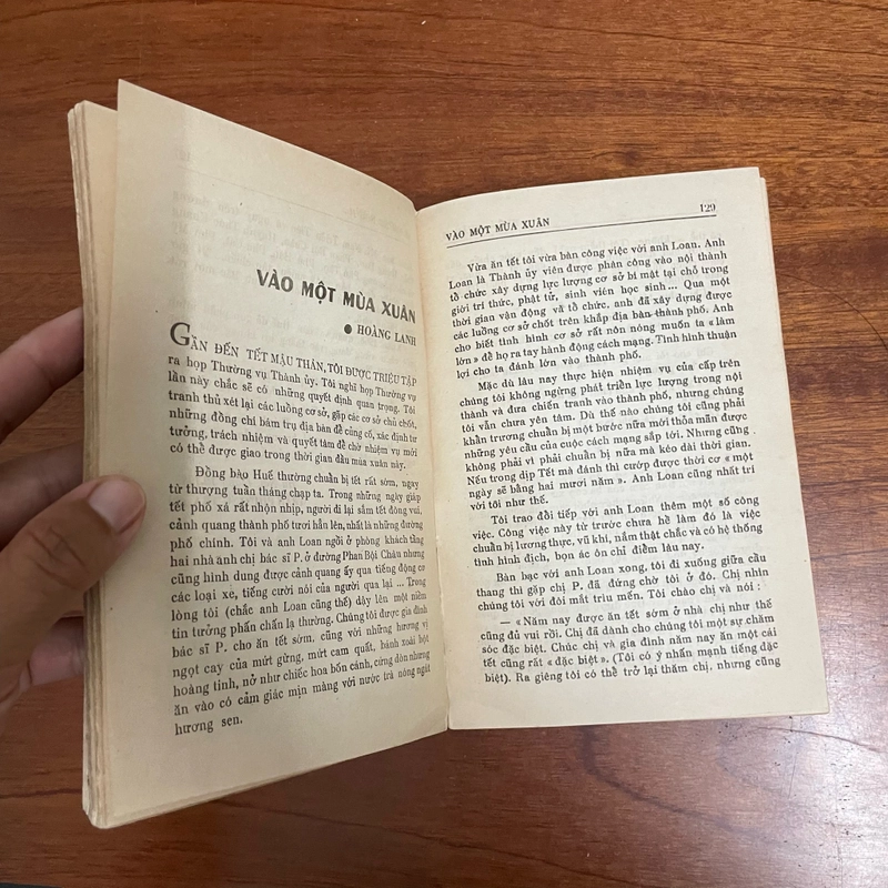 II Sách Lịch Sử: Huế _ Xuân 68 - Thành Uỷ Huế - 1988 475549