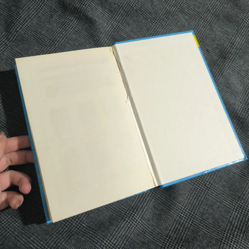 The Misadventures of Max Crumbly - Book 1: Locker Hero - Rachel Renee Russell 777873