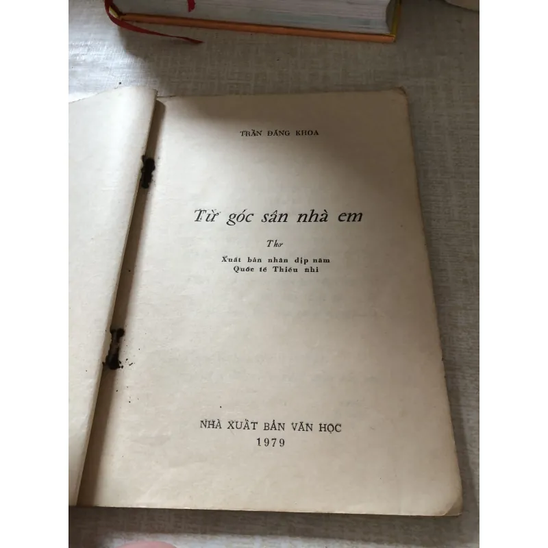 Từ góc sân nhà em-Trần Đăng Khoa 975874