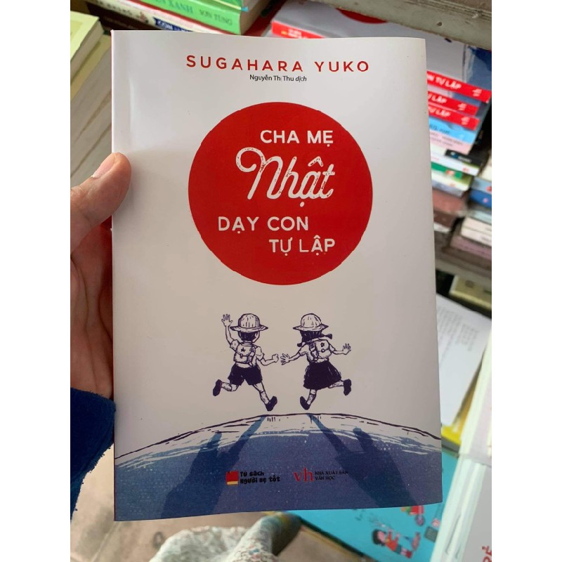 Cha mẹ nhật dạy con tự lập 17605