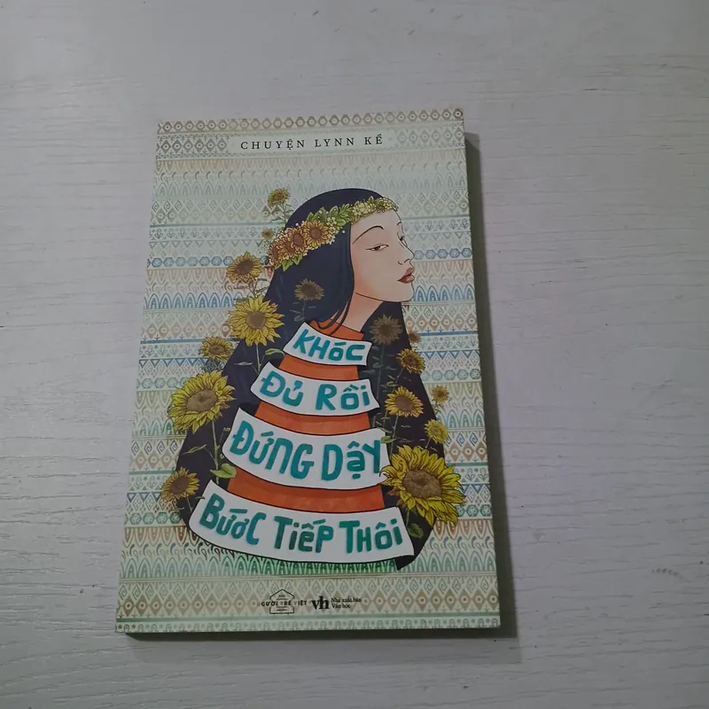 Sách Khóc đủ rồi, đứng dây bước tiếp thôi 731734