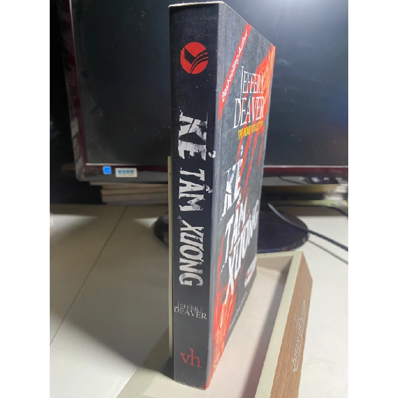 Kẻ Tầm Xương-Tác giả Jeffery Deaver- NXB Văn Học- Năm XB 2018-sách lưu kho mới 90% 446355