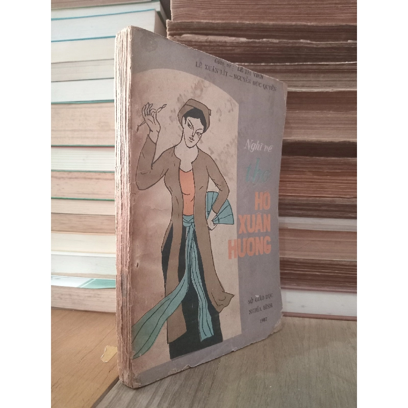 Nghĩ về thơ Hồ Xuân Hương - Lê Trí Viễn 525610