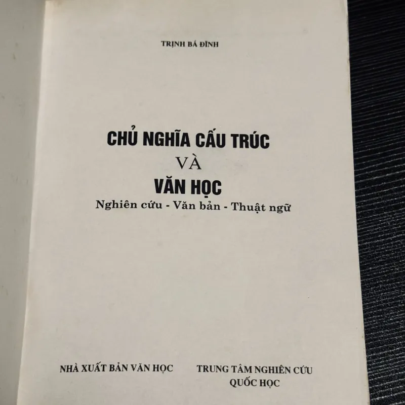 Chủ nghĩa cấu trúc và văn học 1042792