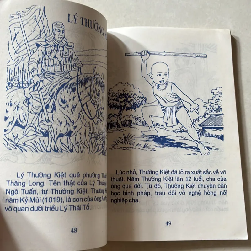 Truyện tranh lịch sử và sơ đồ địa lý Việt Nam 738365