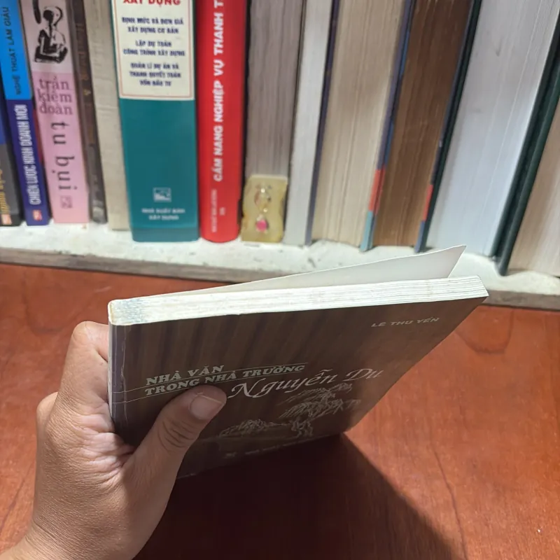 II Nhà Văn Trong Nhà Trường: Nguyễn Du - Lê Thu Yến - 2002 789433