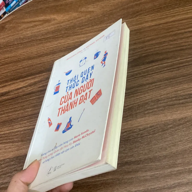 sách THÓI QUEN THỨC DẬY CỦA NGƯỜI THÀNH ĐẠT- Benjamin Spall , Michael Xander 386217