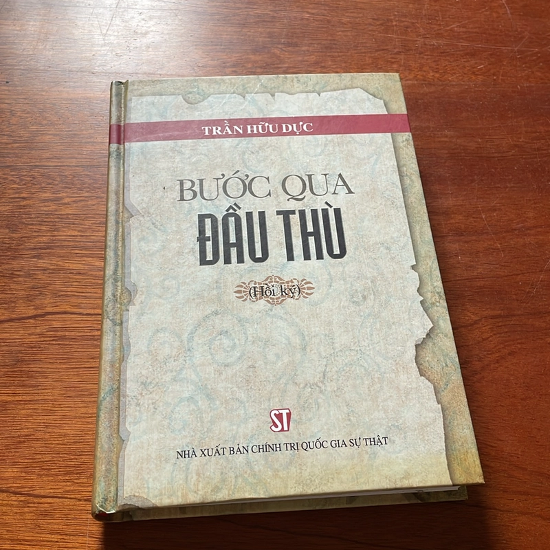 II Tựa sách: Bước Qua Đầu Thù - Trần Hữu Dực - 2020 506739