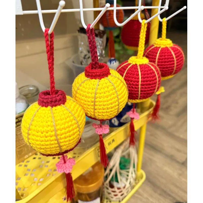 Đèn lồng mini làm bằng len trang trí cho không gian ngày Tết, móc chìa khóa đèn lồng len 762724