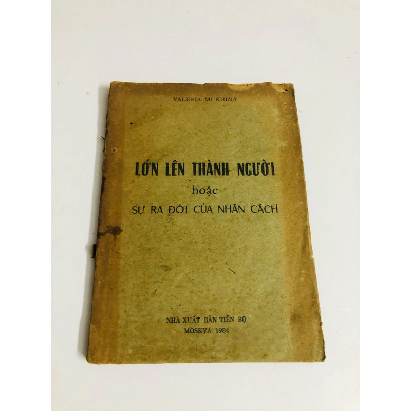 LỚN LÊN THÀNH NGƯỜI HOẶC SỰ RA ĐỜI CỦA NHÂN CÁCH 528077