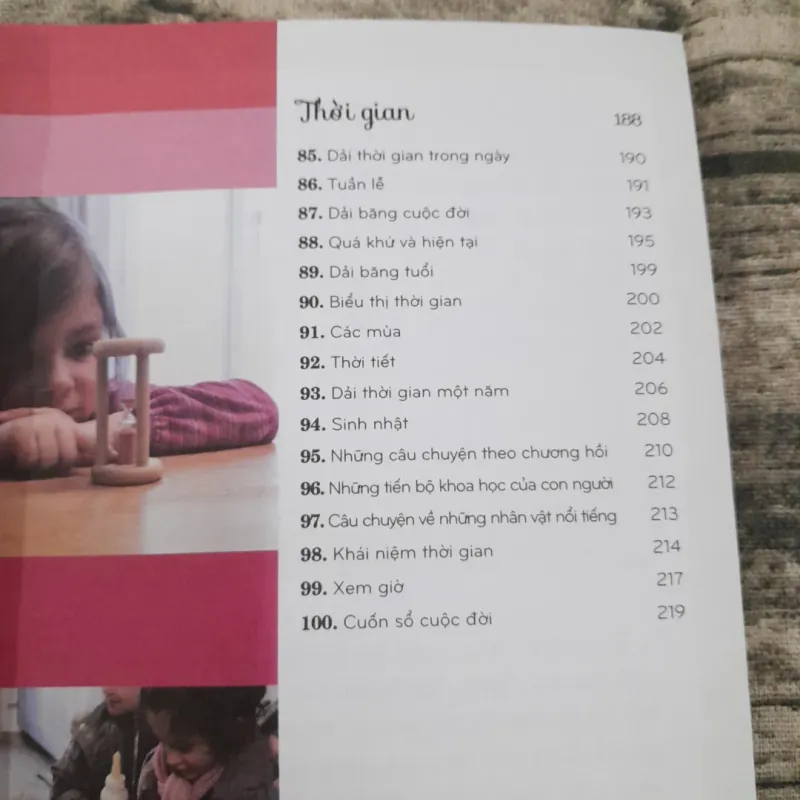 Dạy trẻ theo Montessori- 100 hoạt động. Con không làm cây trong lồng kính 787174