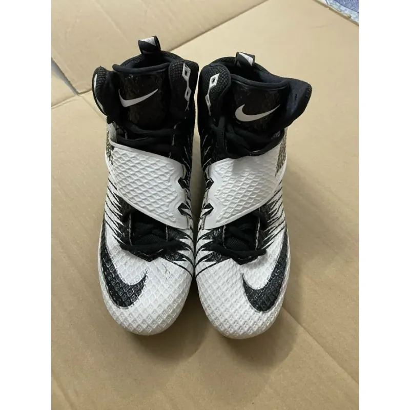 Giày thể thao hiệu NIKE có móng 934819