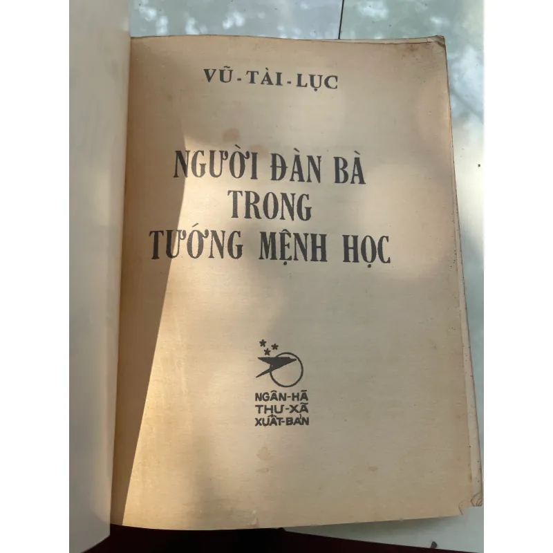NGƯỜI ĐÀN BÀ TRONG TƯỚNG MỆNH HỌC - VŨ TÀI LỤC  1034737