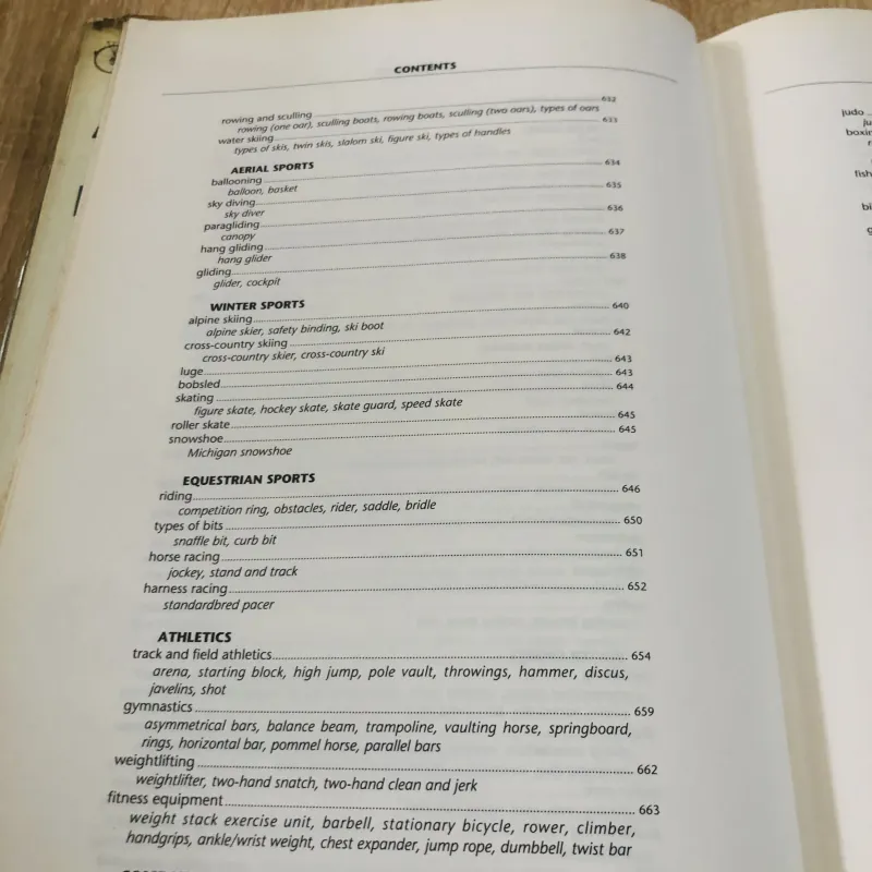 THE MACMILLAN VISUAL DICTIONARY 968636