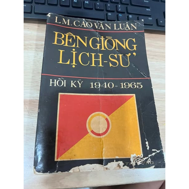 BÊN GIÒNG LỊCH SỬ - CAO VĂN LUẬN 381043