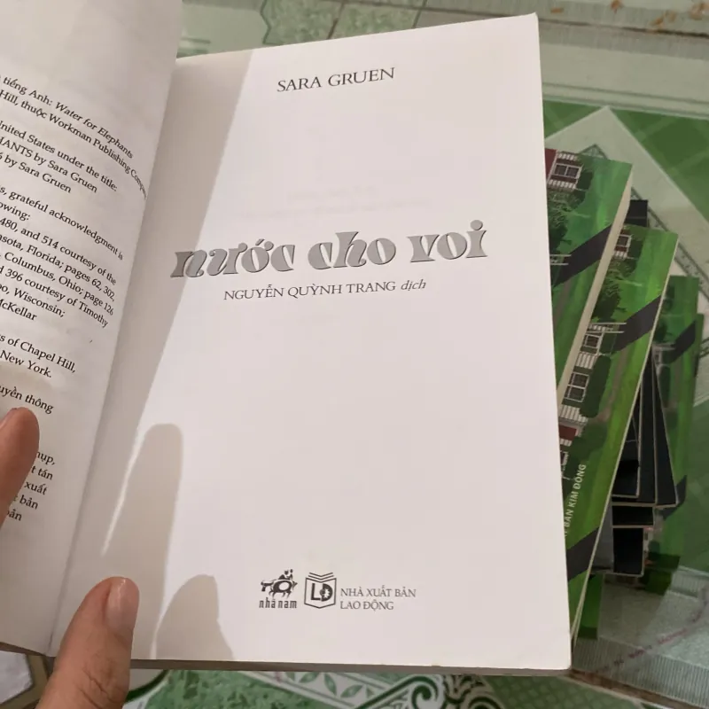 Nước Cho Voi" của tác giả Sara Gruen 994261
