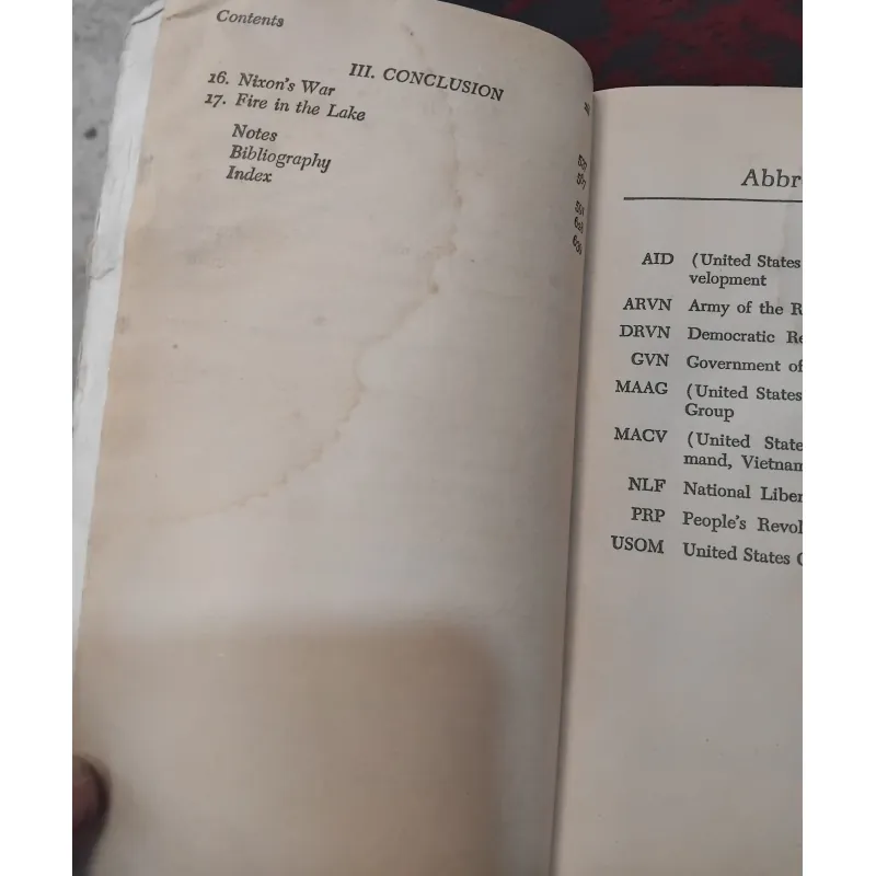 Fire in the lake của Frances Fitzgerrald  1001282