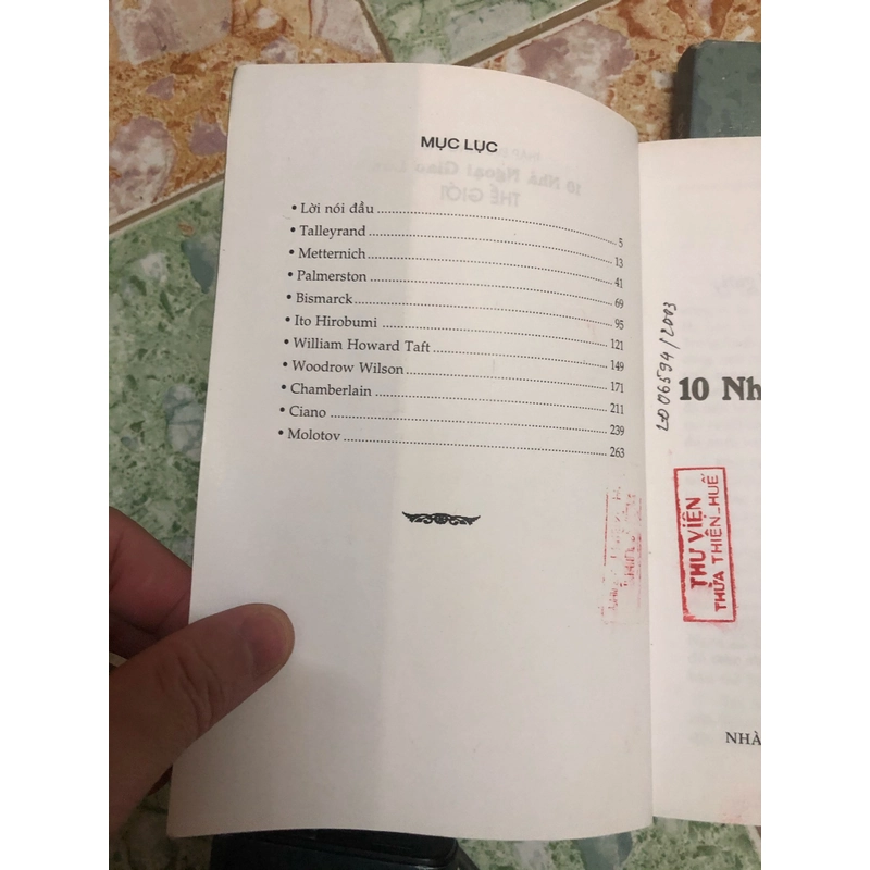 10 đại tướng soái và 10 nhà ngoại giao thế giới(2cuốn) 457357
