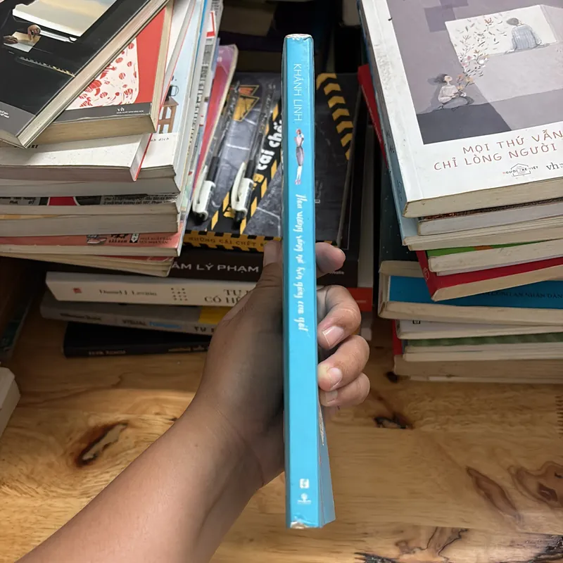 II Tựa sách: Hoa Xương Rồng Nở Trên Giày Cao Gót - Khánh Linh - 2015 695672