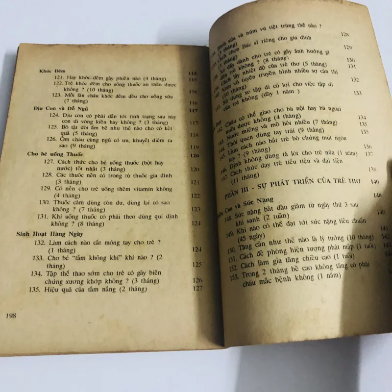 200 LỜI GIẢI ĐÁP VỀ TRẺ SƠ SINH & BỆNH TRẺ CON  756226