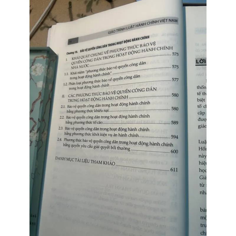 Giáo trình luật hành chính, còn gần như mới nguyên, chưa có vết tích gì. 756991