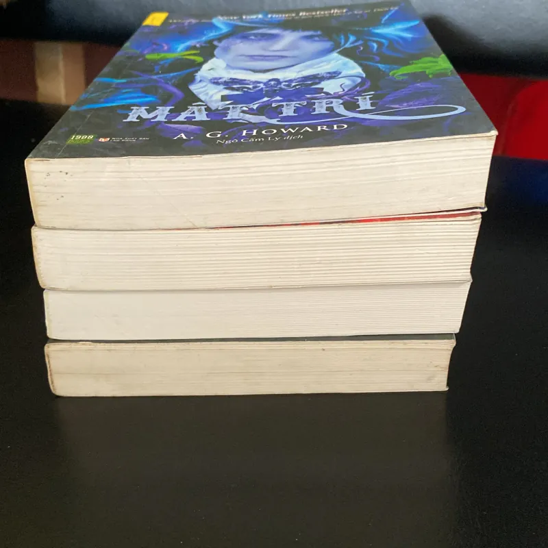 4 cuốn sách của tác giả A.G. Hoơard :  Mất Trí Mắc Bẫy Bất Trị Rạn Vỡ 998765