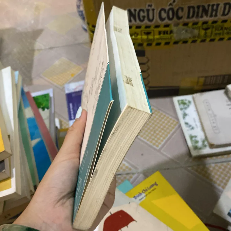 Phất tay lung lay thế giới  929532