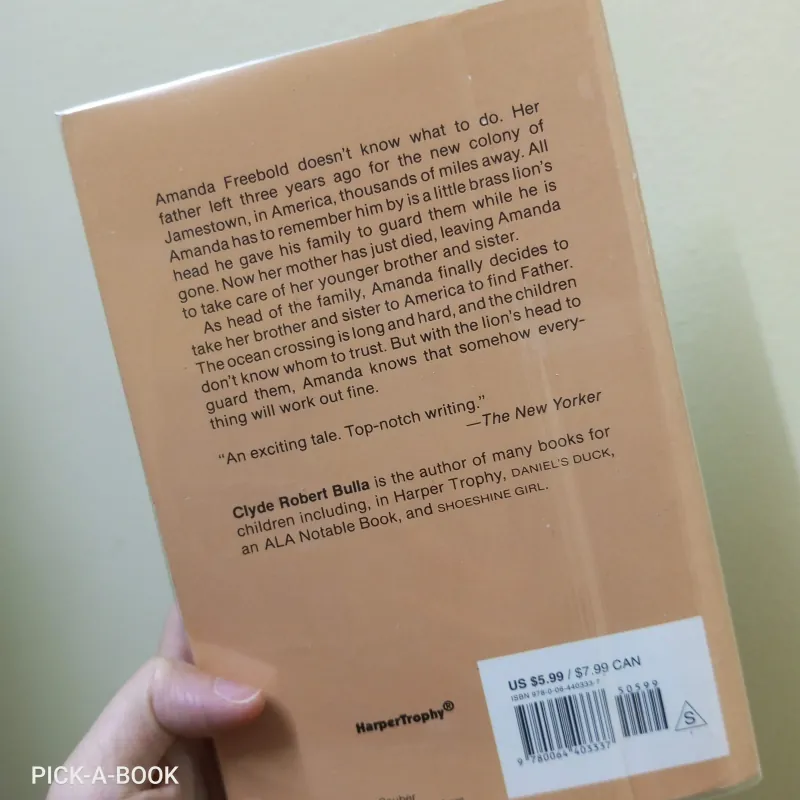 Tiểu thuyết lịch sử Tiếng Anh dành cho trẻ em A Lion To Guard Us 992116