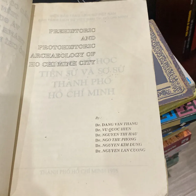 KHẢO CỔ HỌC TIỀN SỬ & SƠ SỬ THÀNH PHỐ HỒ CHÍ MINH (XB 1998) 568882