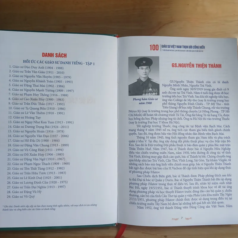 100 Giáo Sư Việt Nam Trọn Đời Cống Hiến (Tập 2) 723305