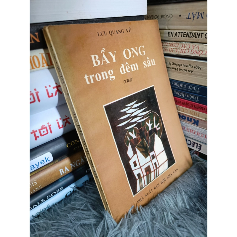 Bầy ong trong đêm sâu 477740