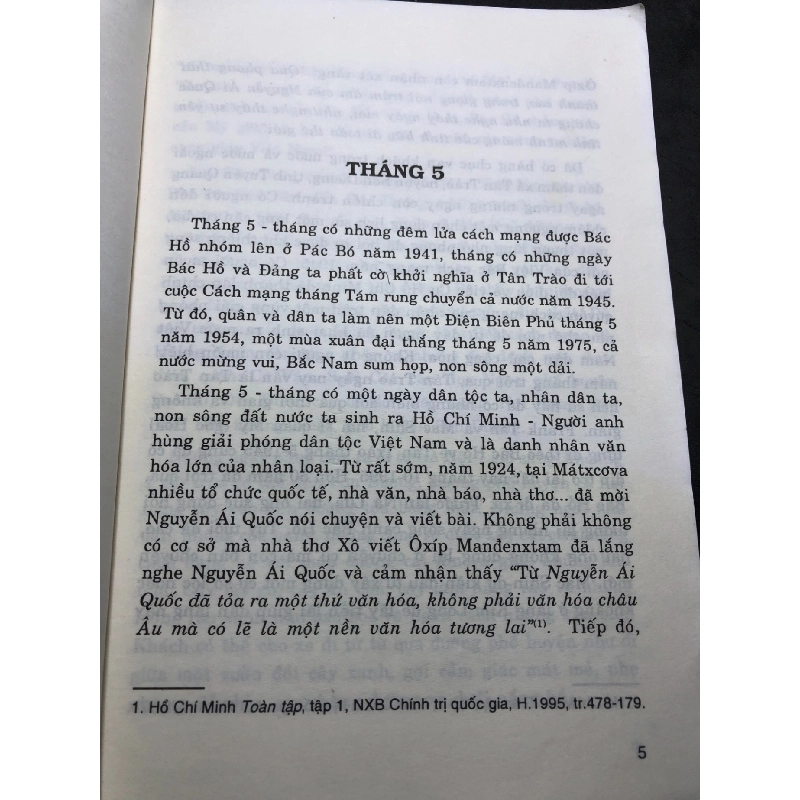 Ký ức tháng 5 mới 80% ố bẩn có dấu mộc và viết nhẹ trang đầu 2001 Kinh Lịch HPB0906 SÁCH VĂN HỌC 914679