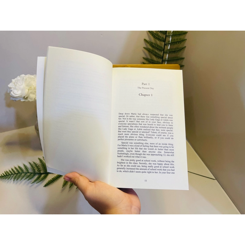 [Sách tiếng Anh 2hand] Like new 90% - Maria And The Ghosts Of Barrengarry - Peter Harrold 499549