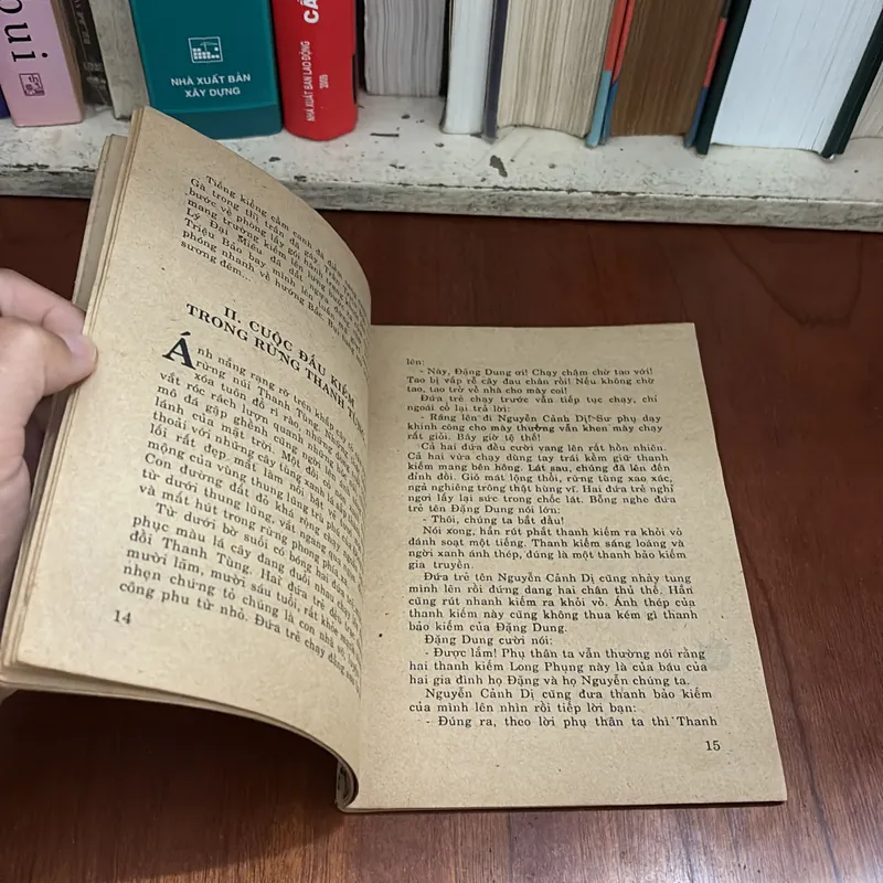 II Sách Xưa: Mài Kiếm Dưới Trăng (Tiểu Thuyết Dã Sử) - Phong Sơn - 1989 640399